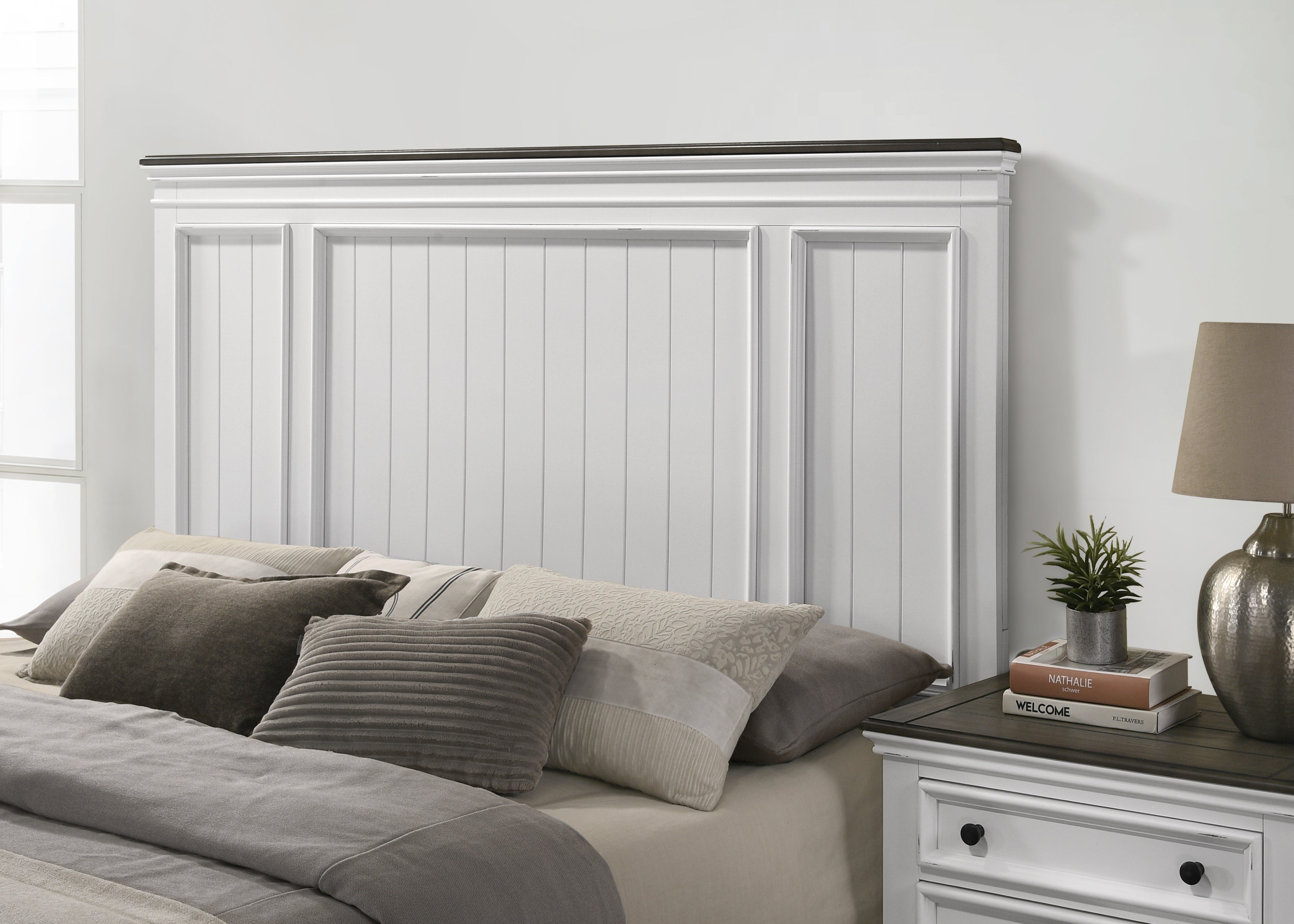 Weathered White Farmhouse Queen Bedroom Set