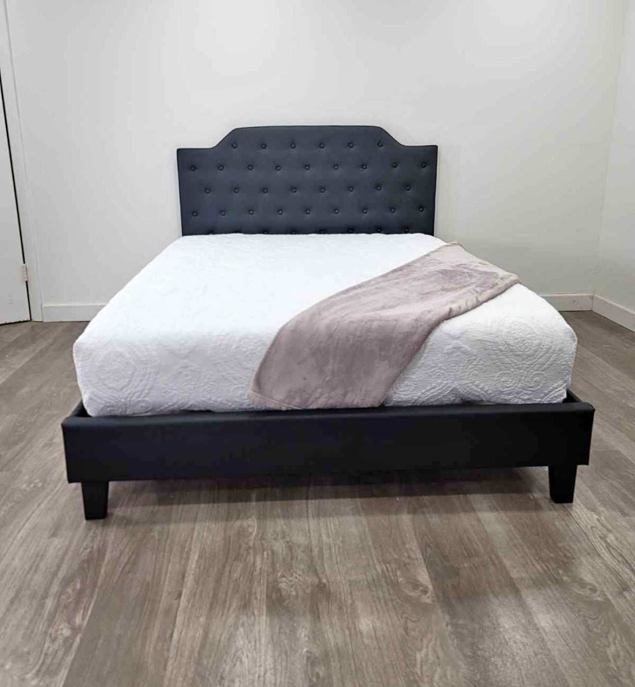 Black Faux Leather Queen Bedroom Set – Modern Minimalist Style with Chrome Accents
